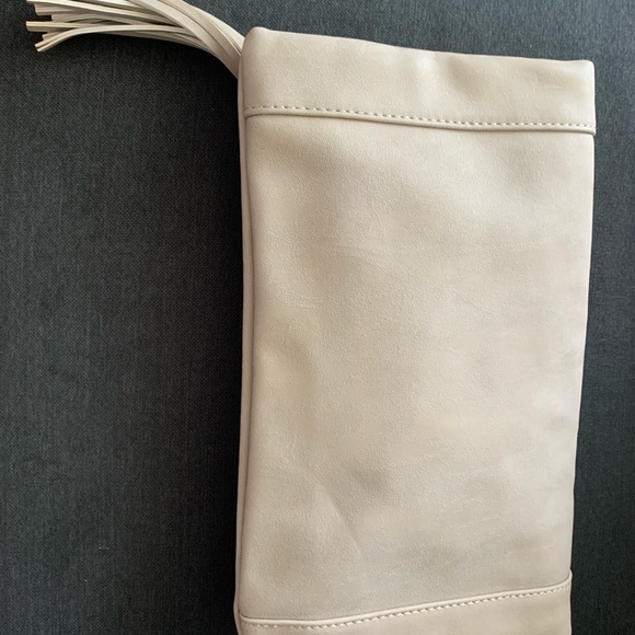 fold over clutch tassel zipper closure - Picture 2 of 8